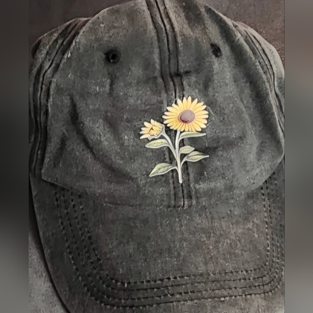 NEW - HAT, BASEBALL CAP - SUNFLOWER 🌻